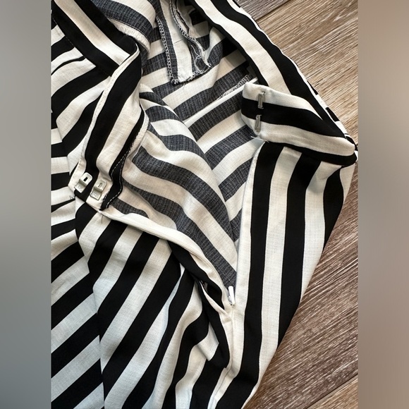 🛍️asos 100% Polyester soft striped pants with side zipper Size 8 excellent. - Picture 8 of 13
